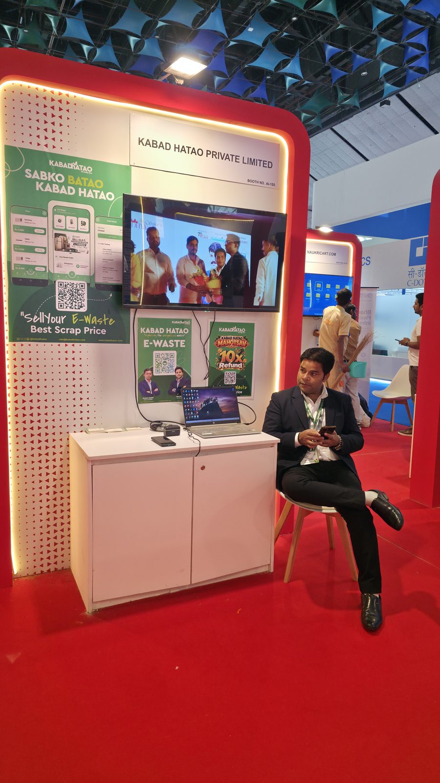 The Kabad Hatao booth, with e-waste posters and a demo screen.