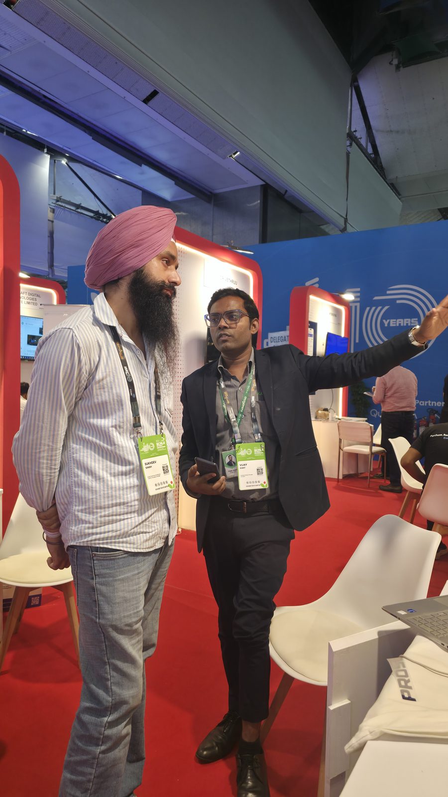A conversation on the IMC show floor.